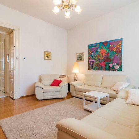 Apartman Vesna พูลา ภายนอก รูปภาพ