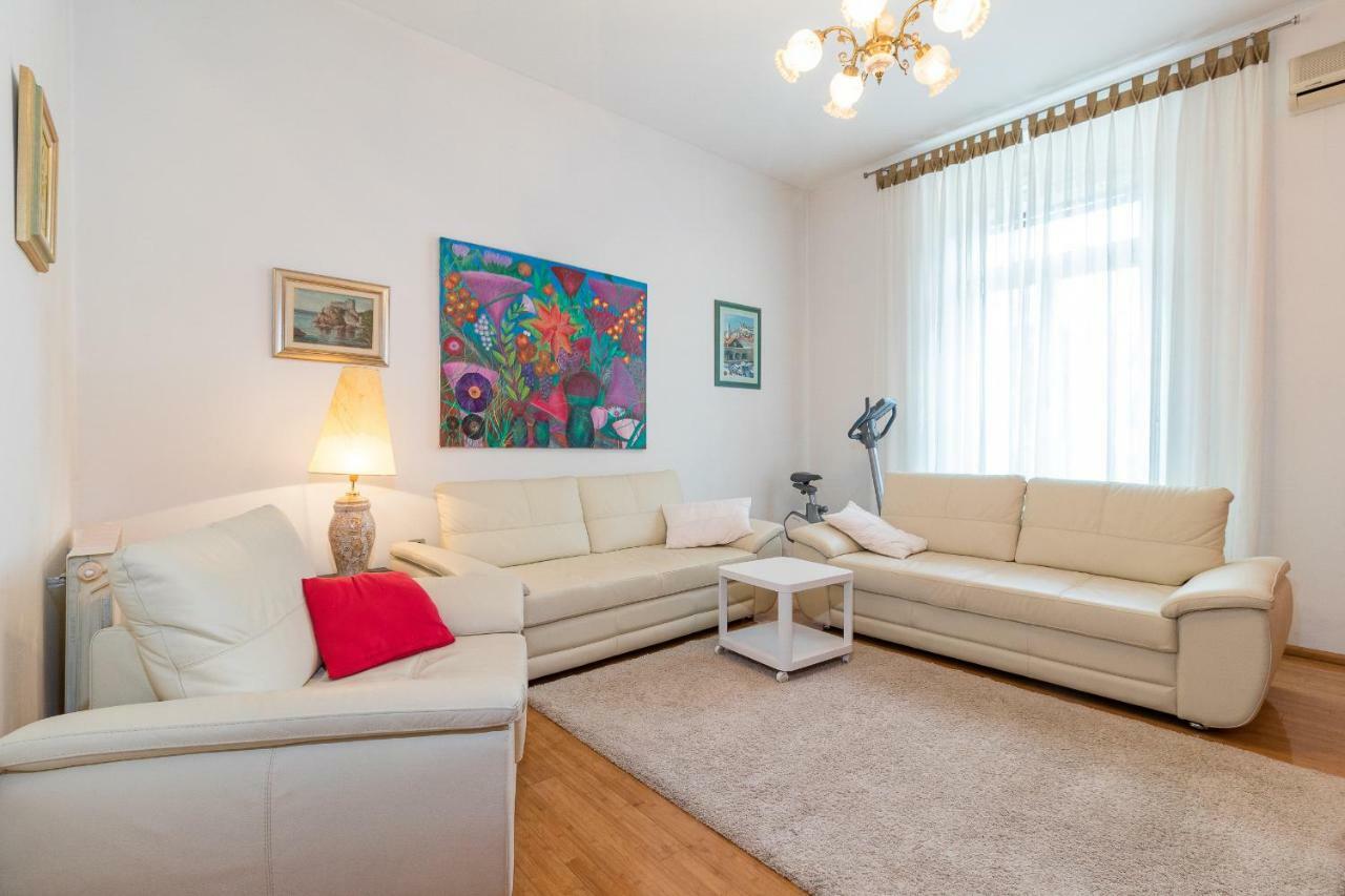 Apartman Vesna พูลา ภายนอก รูปภาพ