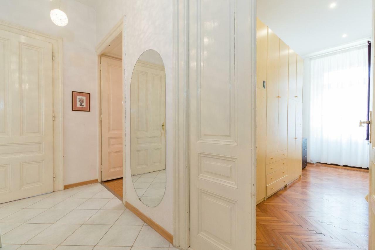 Apartman Vesna พูลา ภายนอก รูปภาพ