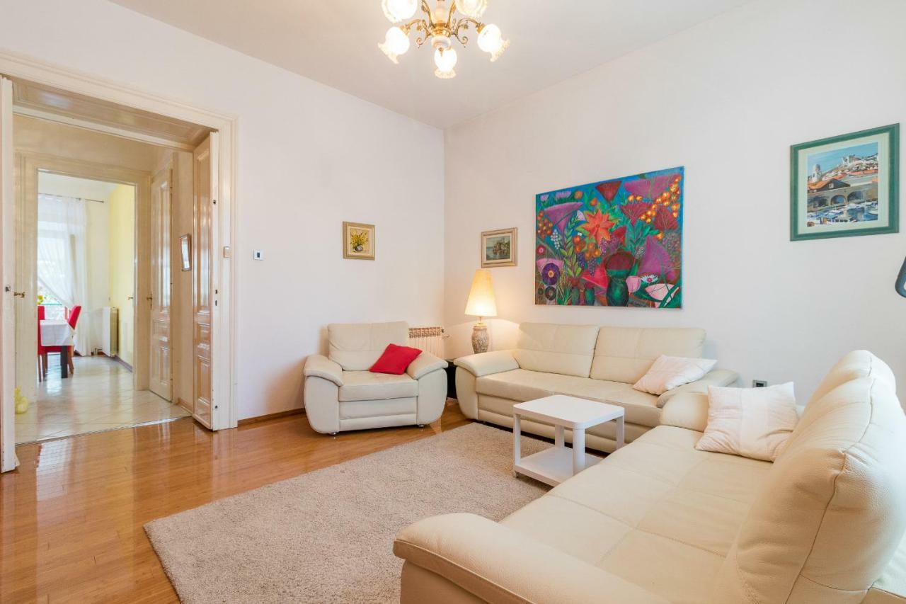 Apartman Vesna พูลา ภายนอก รูปภาพ