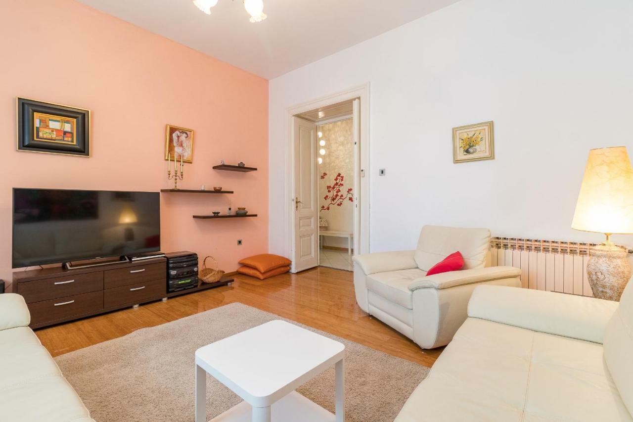 Apartman Vesna พูลา ภายนอก รูปภาพ