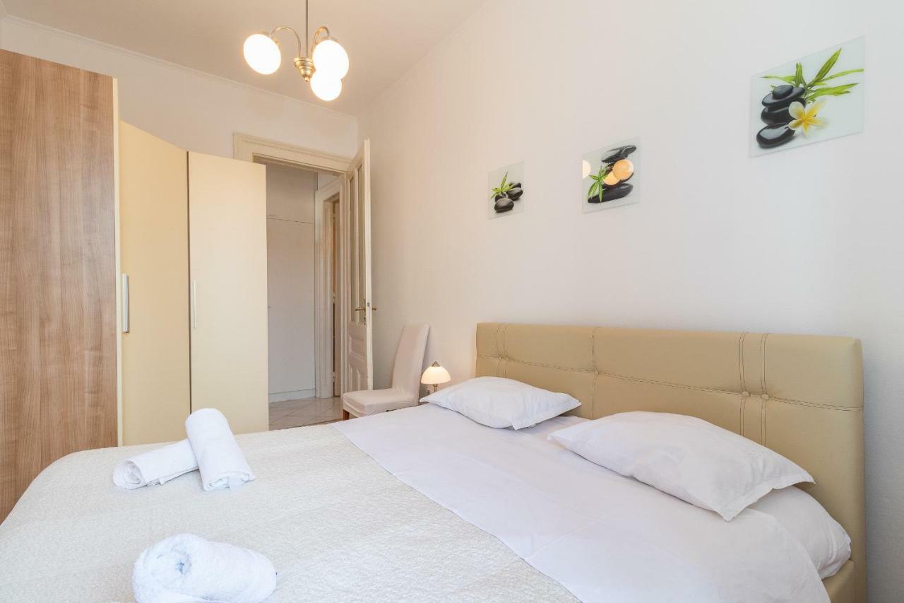 Apartman Vesna พูลา ภายนอก รูปภาพ
