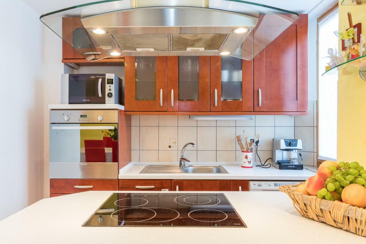 Apartman Vesna พูลา ภายนอก รูปภาพ