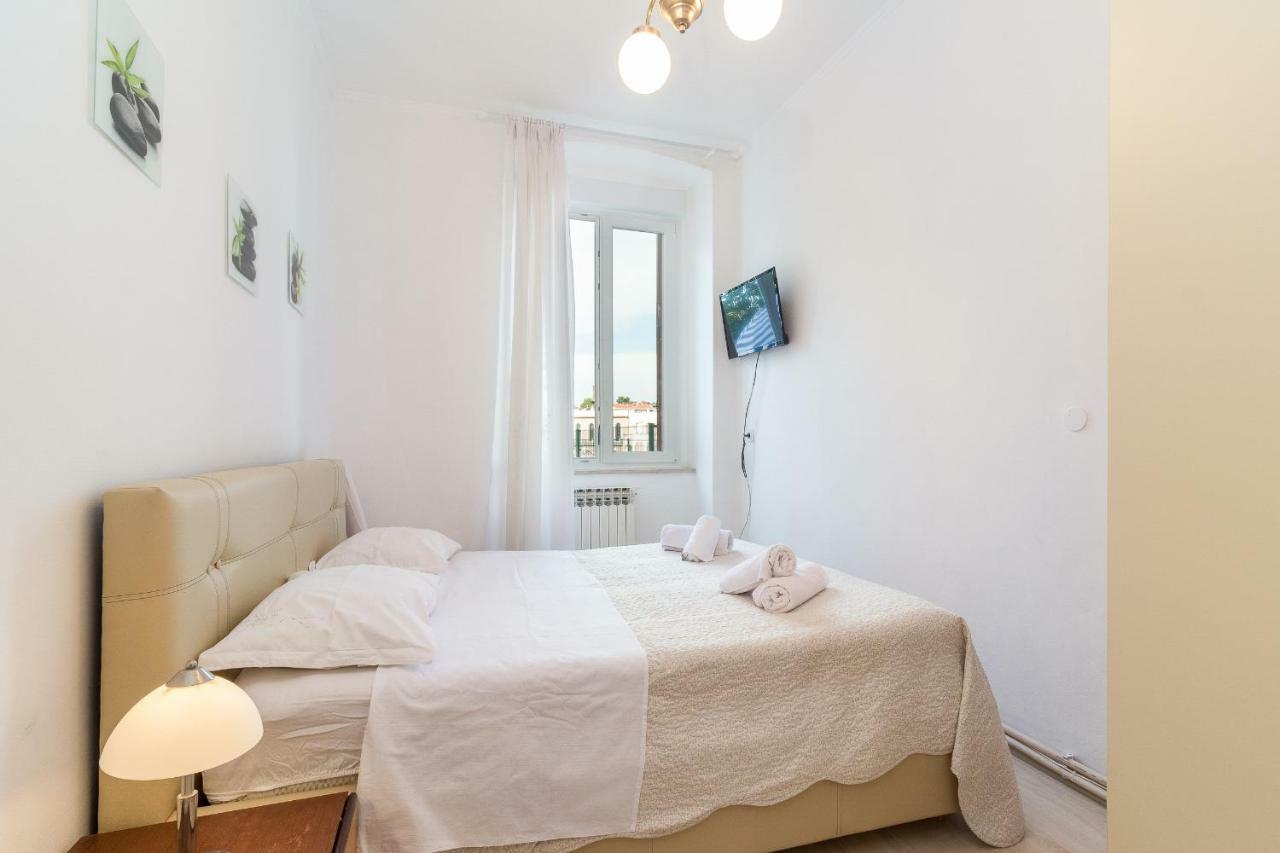 Apartman Vesna พูลา ภายนอก รูปภาพ