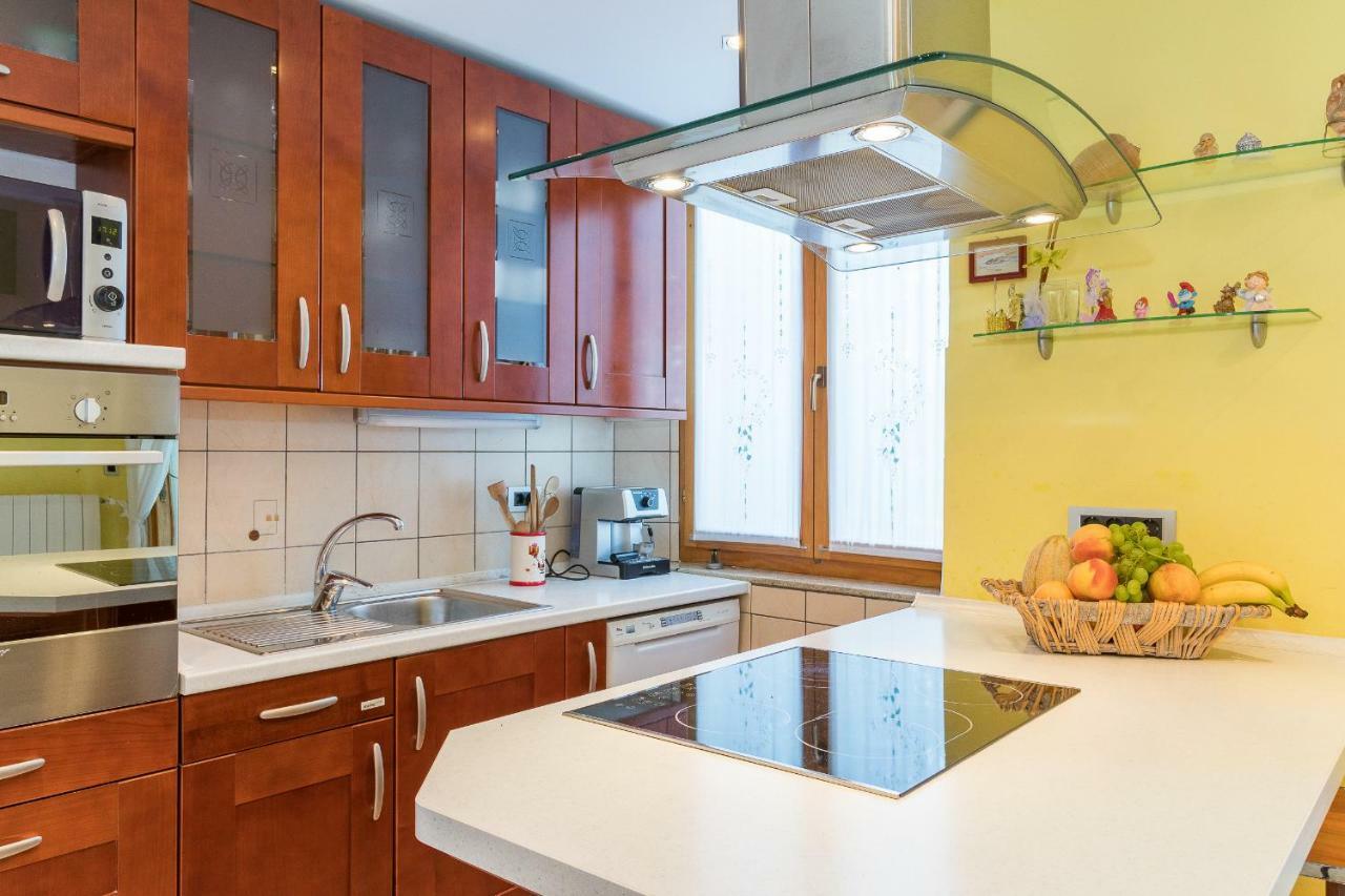Apartman Vesna พูลา ภายนอก รูปภาพ
